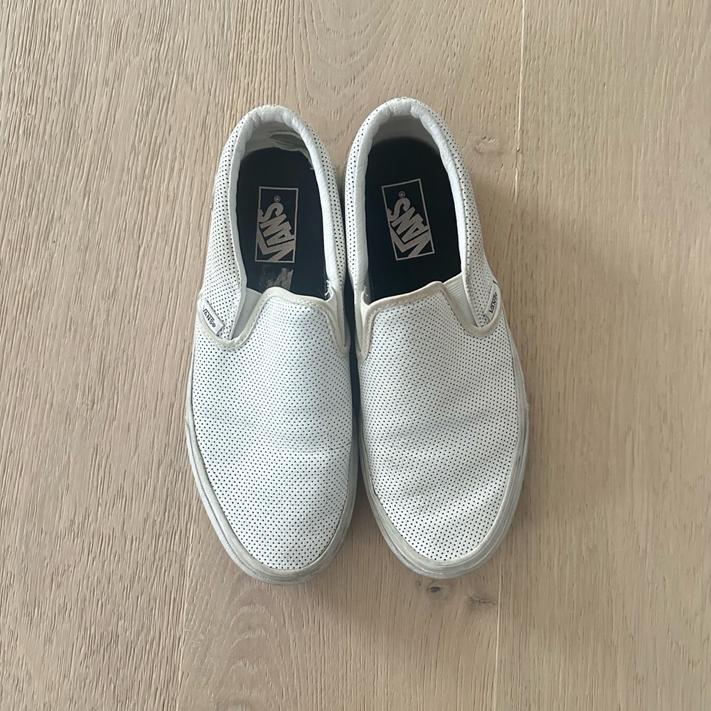 WHITE VANS